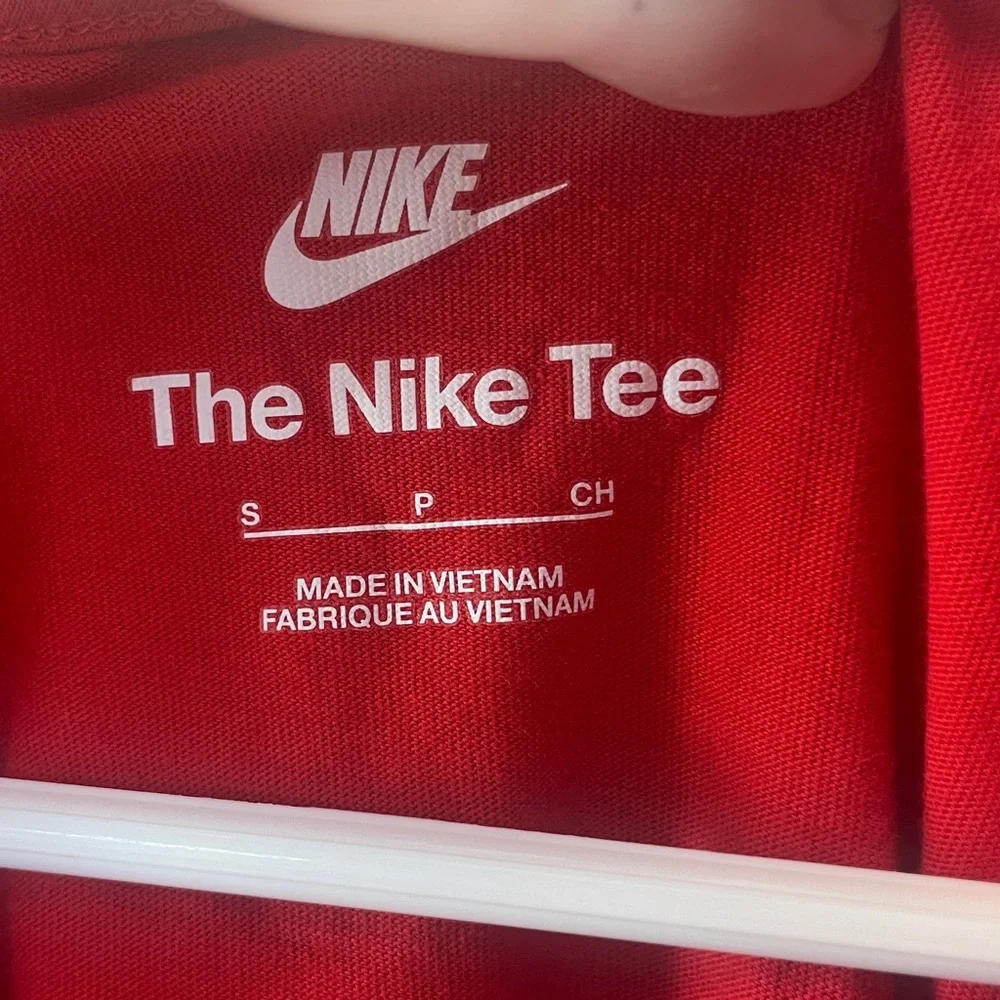 Nike fun red
